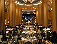 El elegante Restaurante del buque El elegante Restaurante del buque